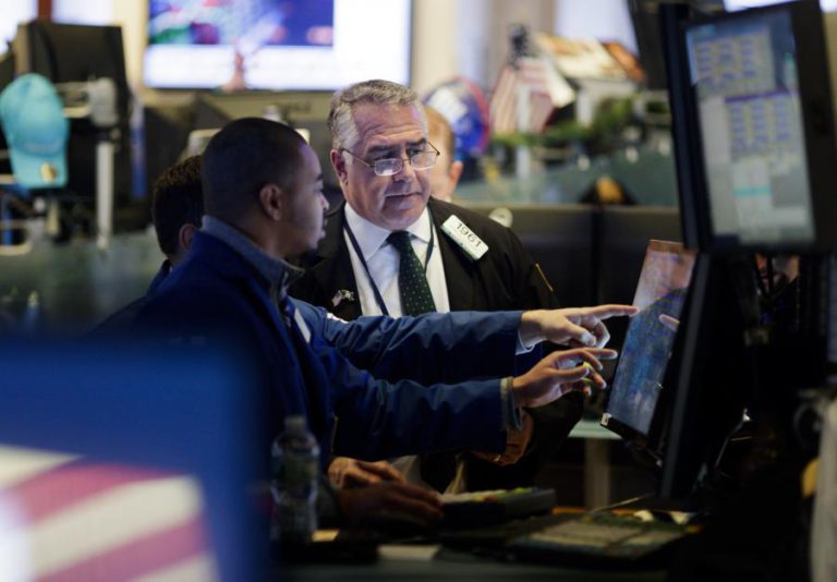 WALL STREET FECHA EM ALTA COM INVESTIDORES ANIMADOS POR NÚMEROS DO EMPREGO