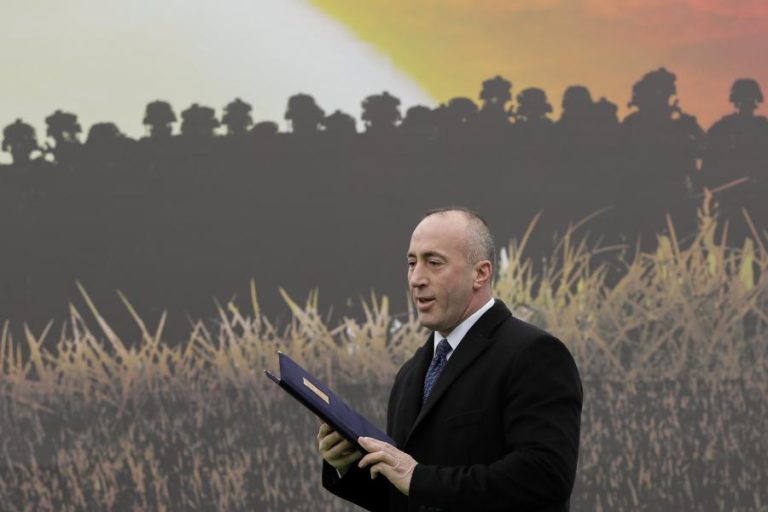 PRIMEIRO-MINISTRO DO KOSOVO DIZ QUE PARTILHA DO TERRITÓRIO CONDUZIRÁ “À GUERRA”
