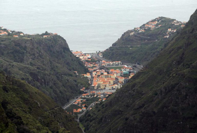 DESCOBERTA INÉDITA DE CORAIS PROFUNDOS NOS MARES DA MADEIRA