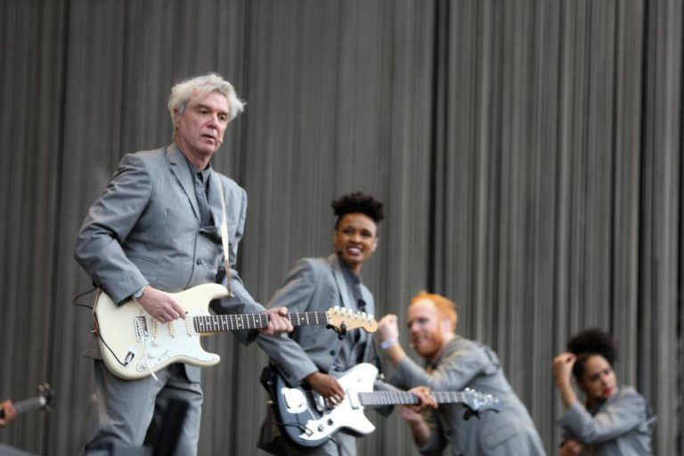 DAVID BYRNE ATUA HOJE EM CASCAIS DANDO INÍCIO À 15.ª EDIÇÃO DO FESTIVAL COOLJAZZ