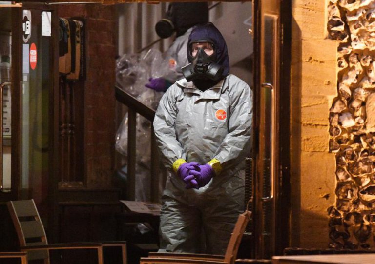 CASAL BRITÂNICO ENCONTRADO ENVENENADO COM O MESMO AGENTE QUE ENVENENOU OS SKRIPAL