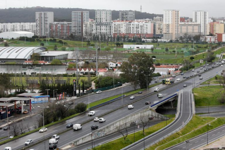 OBRAS CONDICIONAM TRÂNSITO ATÉ SETEMBRO NA 2.ª CIRCULAR, EM LISBOA