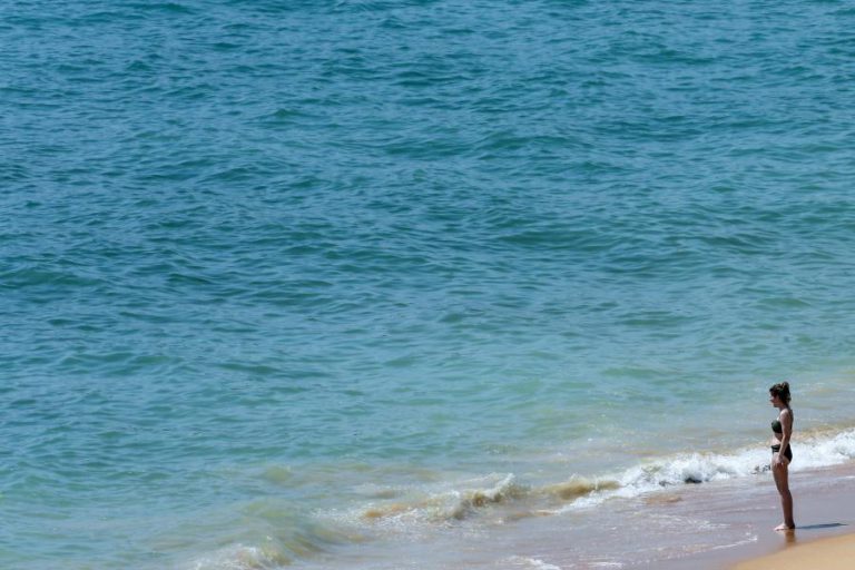 LEVANTADA INTERDIÇÃO A BANHOS EM DUAS PRAIAS DE ALBUFEIRA