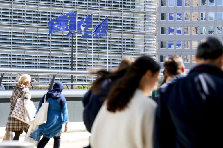 CLIMA DE NEGÓCIOS RECUA DE JUNHO PARA JULHO NA ZONA EURO