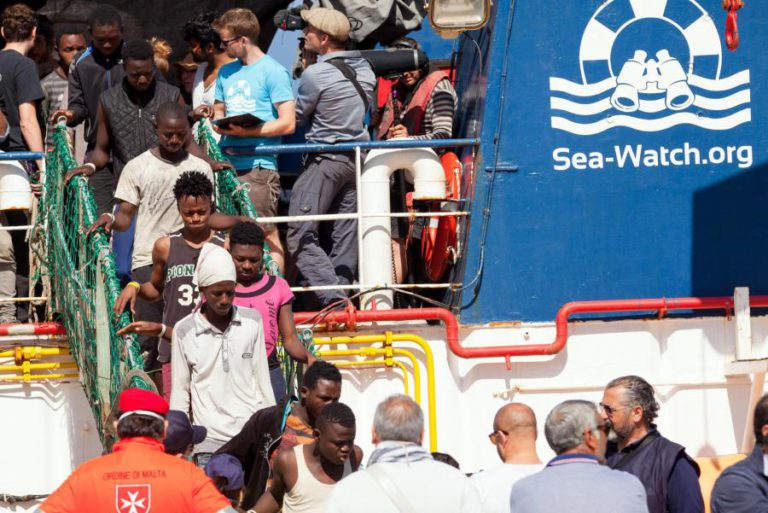 ONG CRITICA CRIMINALIZAÇÃO DE RESGATES DE MIGRANTES NO MEDITERRÂNEO E LAMENTA FALTA DE AÇÃO EUROPEIA