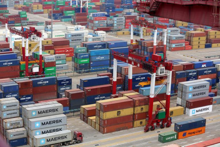 CHINA CRITICA “CHANTAGEM” DOS EUA NA VÉSPERA DE TAXAS ENTRAREM EM VIGOR