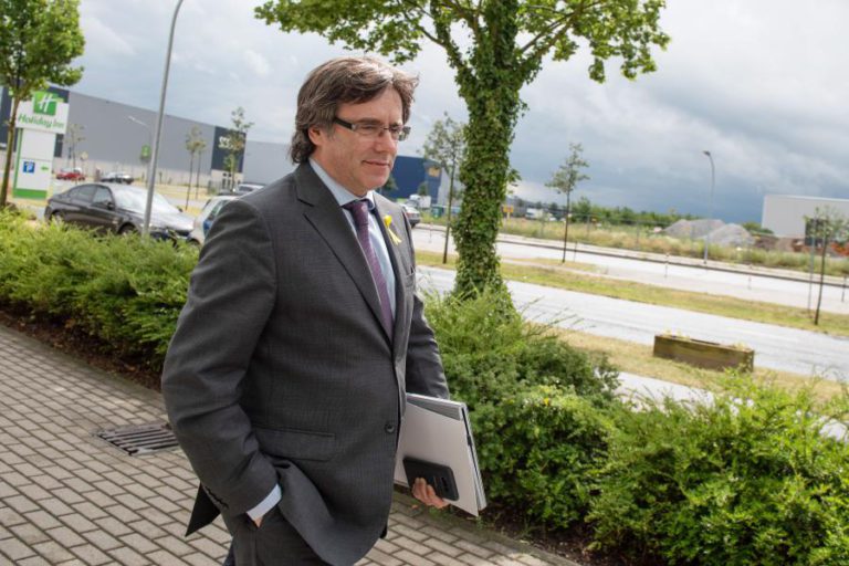 PUIGDEMONT DIZ QUE A JUSTIÇA ALEMÃ DESMONTOU MENTIRA DE MADRID