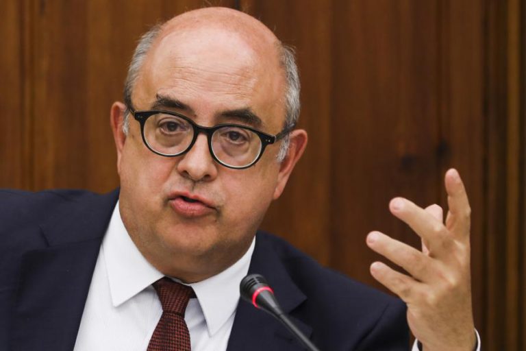 MINISTRO DA DEFESA RECUSA EXPLICAR SUBSTITUIÇÃO DE COMANDANTE DOS COMANDOS