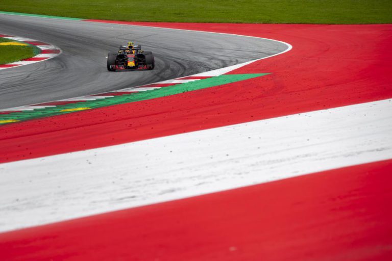 MAX VERSTAPPEN VENCE O GP ÁUSTRIA EM DIA PARA ESQUECER DA MERCEDES