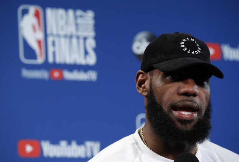 LEBRON JAMES DIZ QUE DONALD TRUMP USA DESPORTO “PARA DIVIDIR” ESTADOS UNIDOS