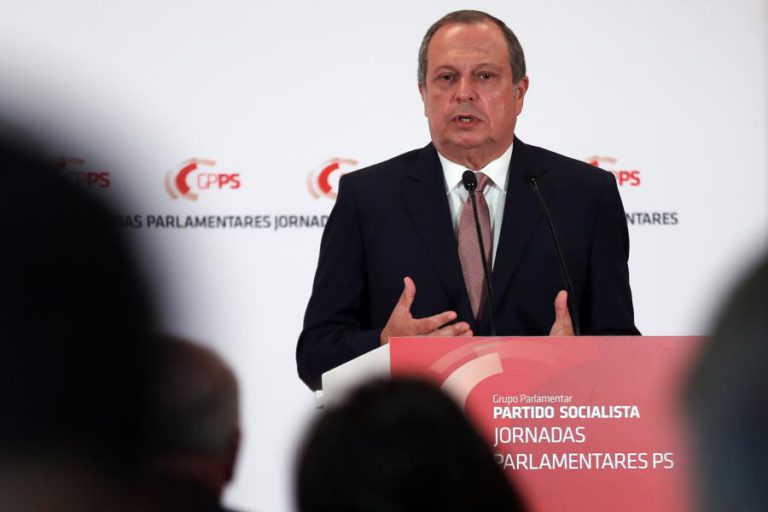 CARLOS CÉSAR PEDE SENTIDO DE RESPONSABILIDADE E NÃO ISOLAMENTO POLÍTICO