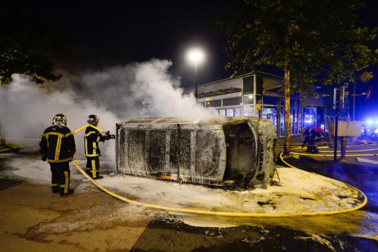 ONZE DETIDOS NA SEGUNDA NOITE DE DISTÚRBIOS CONTRA A POLÍCIA EM NANTES
