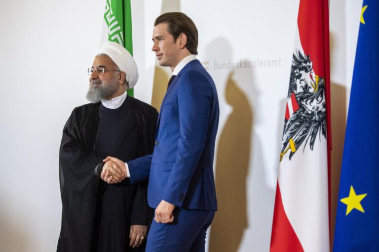 PRESIDENTE DO IRÃO PEDE NA ÁUSTRIA MANUTENÇÃO DO ACORDO SOBRE PROGRAMA NUCLEAR