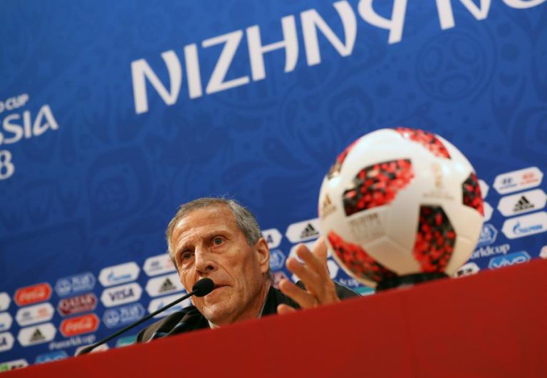 OSCAR TABAREZ DESTACA “FORÇA DEFENSIVA” DO URUGUAI
