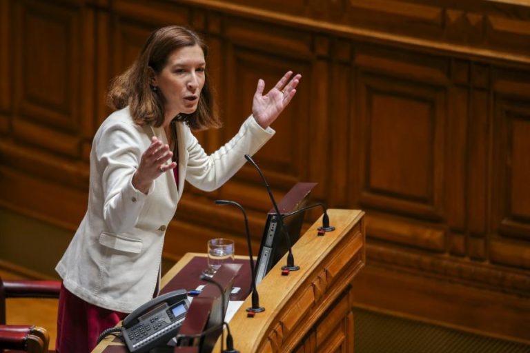 PARLAMENTO APROVA LEI DO CDS PARA TRAVAR ENTRADA DA SCML NO MONTEPIO