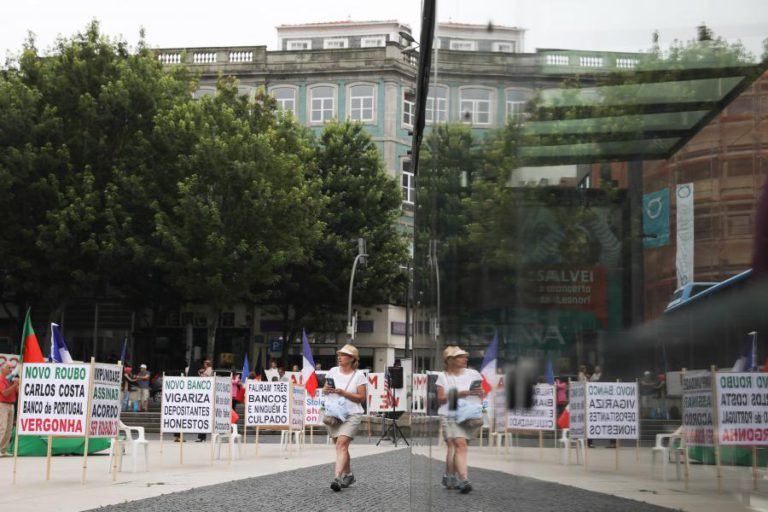 LESADOS DO BES APROVEITAM VINDA DE OBAMA AO PORTO PARA DENUNCIAR “VIGARICE”