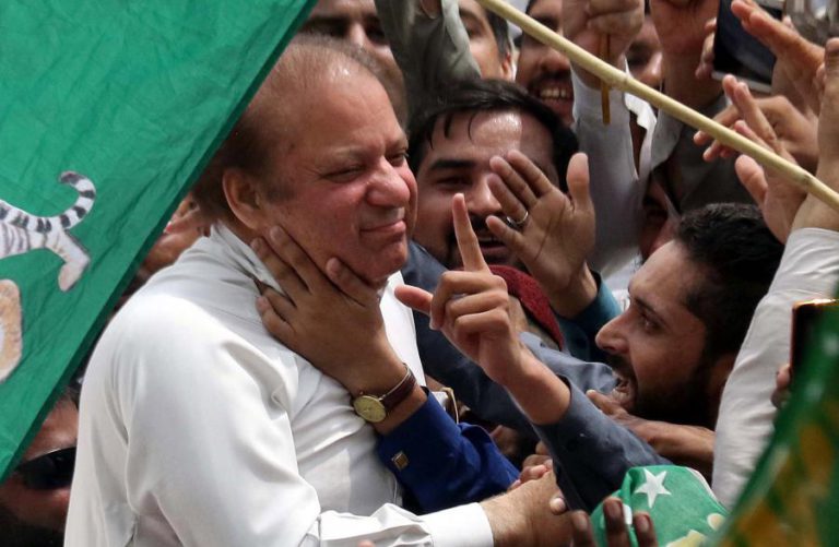 EX-PM PAQUISTANÊS DETIDO IMPEDIDO DE RECEBER MÉDICO PESSOAL