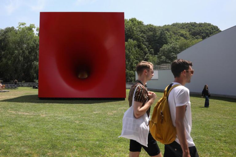 SERRALVES RECEBE PRIMEIRA EXPOSIÇÃO A SOLO EM PORTUGAL DA OBRA DE ANISH KAPOOR