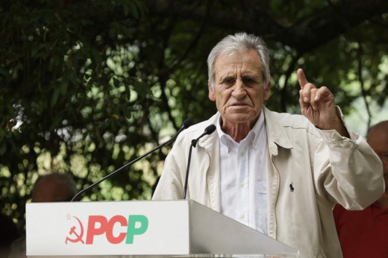 “NÃO MUDAMOS NEM UMA PALAVRA, NEM UMA LETRA”, AVISA JERÓNIMO DE SOUSA