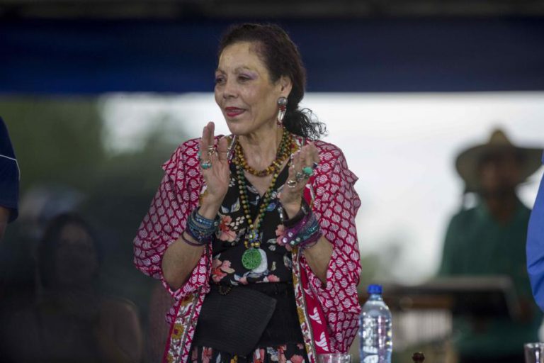 PRIMEIRA-DAMA E VICE-PRESIDENTE DA NICARÁGUA DIZ QUE GOVERNO “É INDESTRUTÍVEL”