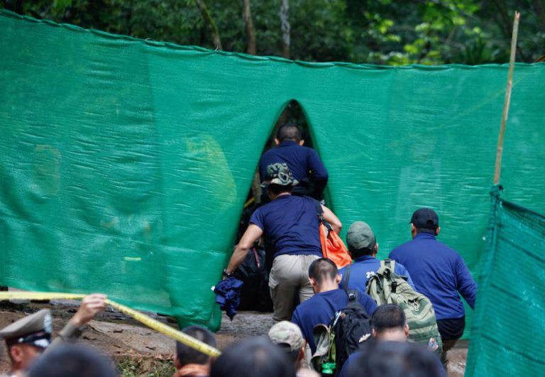 TAILÂNDIA: EQUIPAS EXPRESSAM CONFIANÇA ANTES DE RECOMEÇAR OPERAÇÃO DE RESGATE