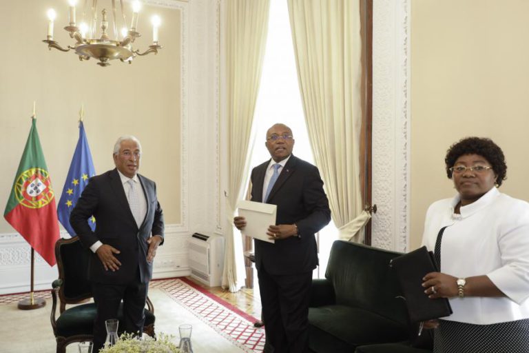 COSTA RECEBE CARTA DO PRESIDENTE ANGOLANO COMO “SINAL DAS BOAS RELAÇÕES”