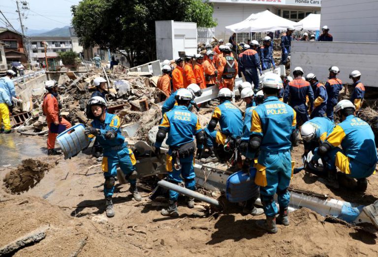 GOVERNO JAPONÊS ANUNCIA 179 MORTES, PRIMEIRO-MINISTRO VISITA ZONAS MAIS AFETADAS