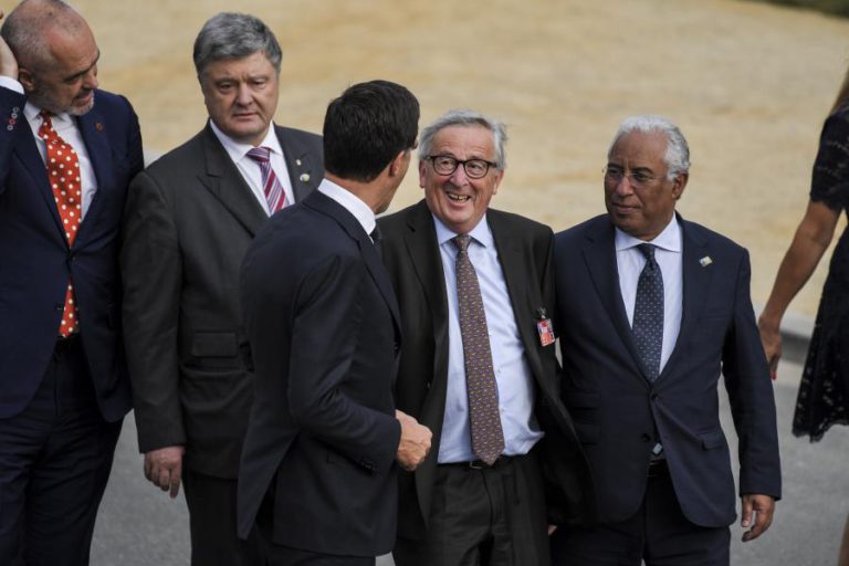 JUNCKER AGRADECE AJUDA DE COSTA EM “CRISE DOLOROSA DE CIÁTICA”