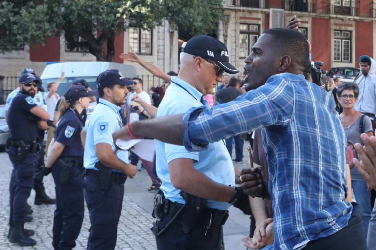 PNR E MOVIMENTOS ANTIRRACISTAS EM CONFRONTO VERBAL ESTA TARDE EM LISBOA