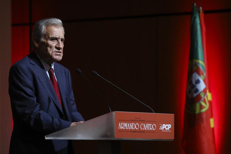 JERÓNIMO DE SOUSA DIZ QUE ATUAL SOLUÇÃO POLÍTICA TEM CARÁTER “LIMITADO”