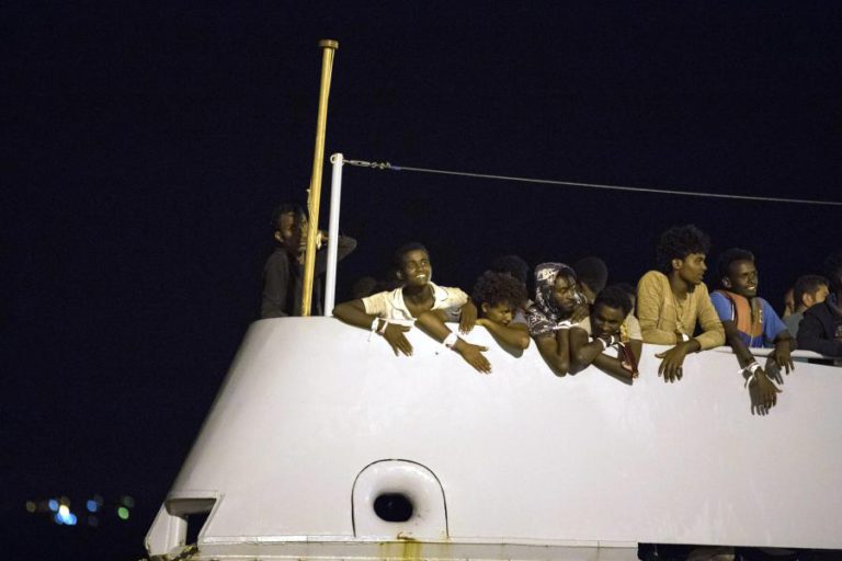 GUARDA COSTEIRA LÍBIA RESGATOU 156 MIGRANTES APÓS NAUFRÁGIO