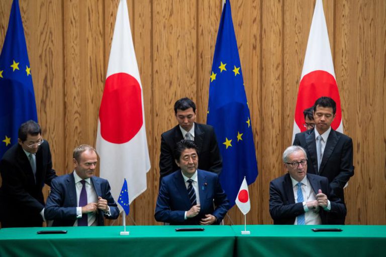 UE E JAPÃO ASSINAM ACORDO DE COMÉRCIO LIVRE CONTRA PROTECIONISMO