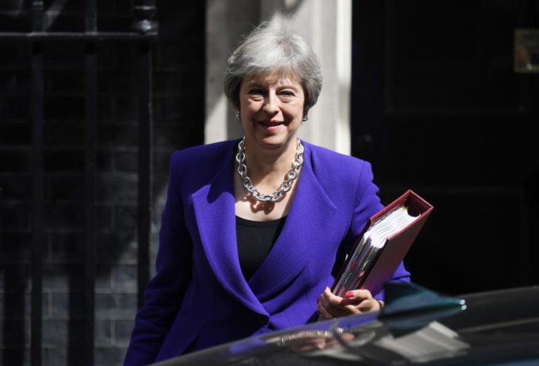 THERESA MAY PEDE À UE QUE EVOLUA NA QUESTÃO DA SAÍDA BRITÂNICA