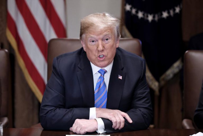 TRUMP ANUNCIA INTENÇÃO DE MANTER NOVO ENCONTRO COM PUTIN