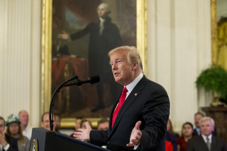 ESPIÃO-CHEFE DOS EUA DIVERGE DE TRUMP SOBRE INTERFERÊNCIA ELEITORAL DOS RUSSOS