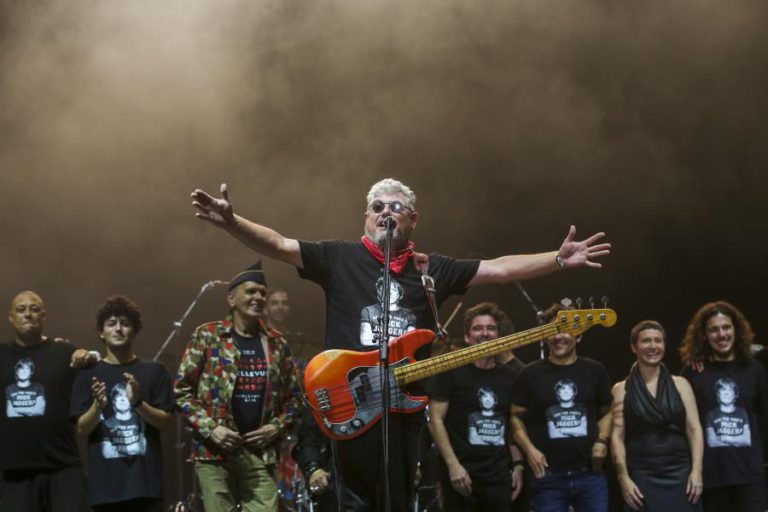 ZÉ PEDRO RECORDADO NO FESTIVAL SUPERBOCK SUPER ROCK