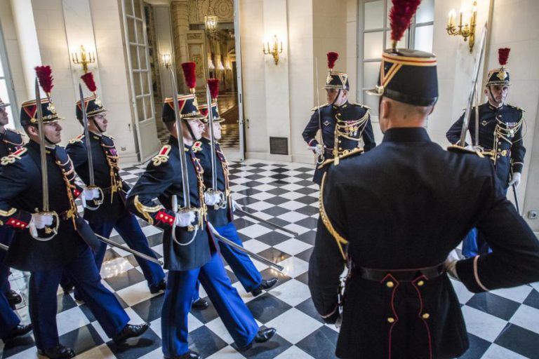 BENALLA ALEGA QUE A PRESIDÊNCIA FRANCESA É QUE É O ALVO DA AÇÃO LEGAL