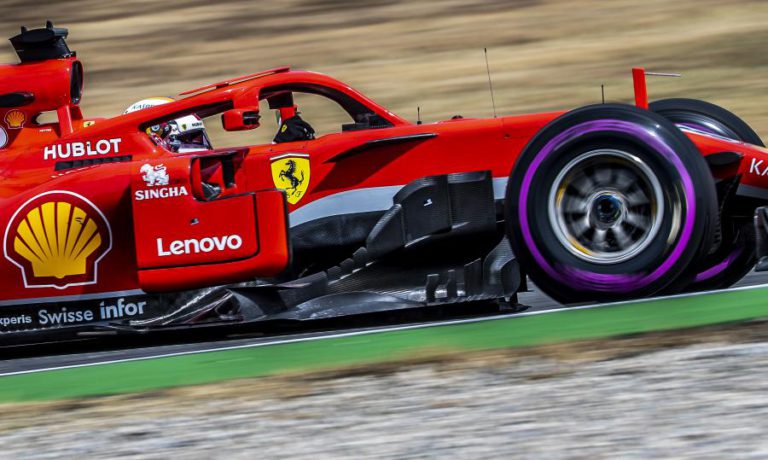 VETTEL GARANTE ‘POLE’ COM RECORDE, HAMILTON COM PROBLEMAS HIDRÁULICOS