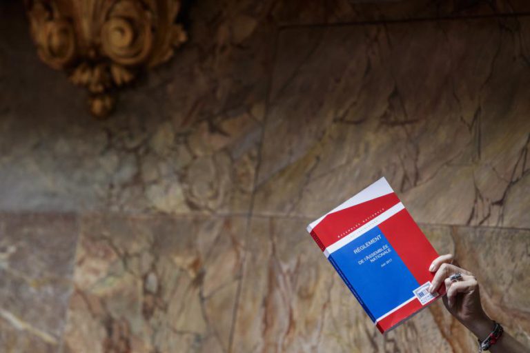 PRESIDENTE FRANCÊS DETERMINADO NO APURAMENTO DA VERDADE SOBRE O CASO BENALLA