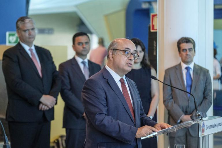 CERTIFICADO O AGORA DESIGNADO AEROPORTO INTERNACIONAL DAS LAJES, NOS AÇORES