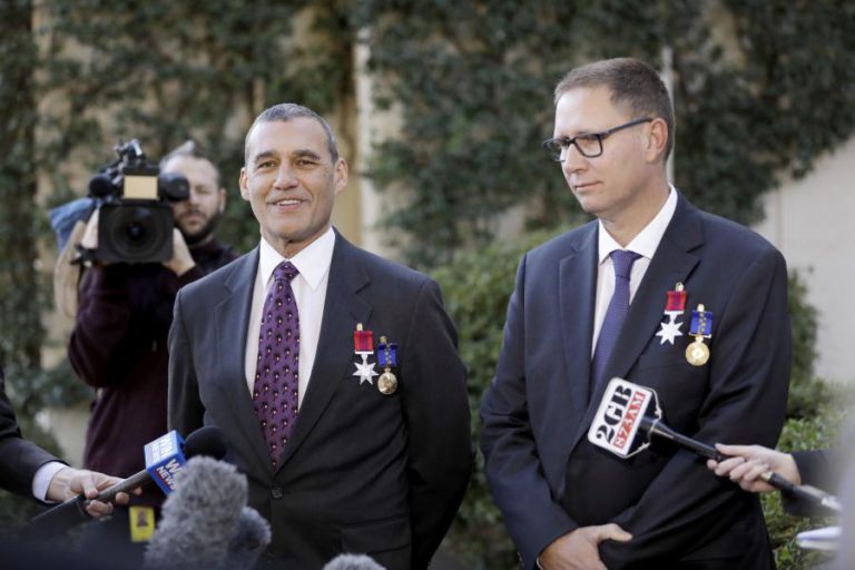 AUSTRÁLIA CONDECORA NOVE AUSTRALIANOS PELO RESGATE EM GRUTA NA TAILÂNDIA