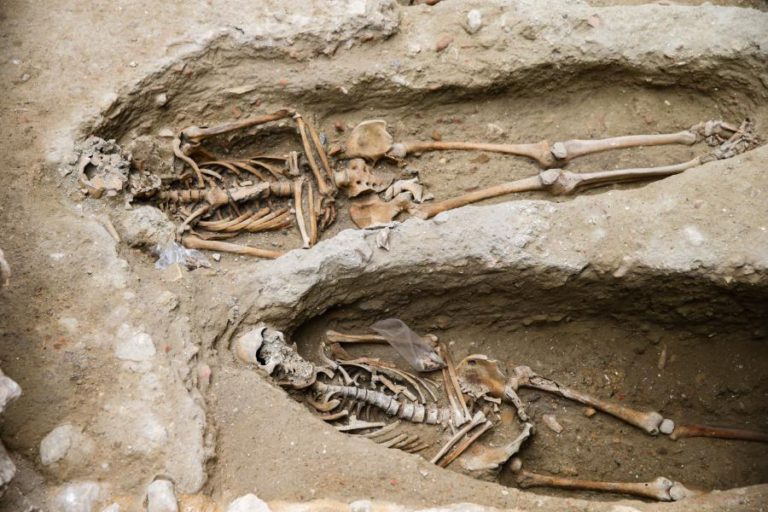 CEMITÉRIO MEDIEVAL COM PELO MENOS 20 CORPOS ENCONTRADO EM LISBOA