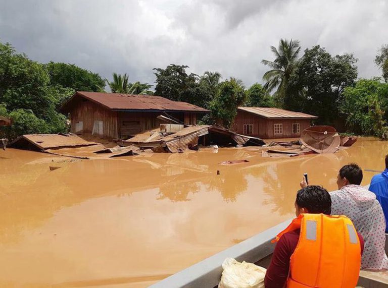 HABITANTES ACUSAM AUTORIDADES DE MINIMIZAR BALANÇO DE VÍTIMAS DO COLAPSO DE BARRAGEM