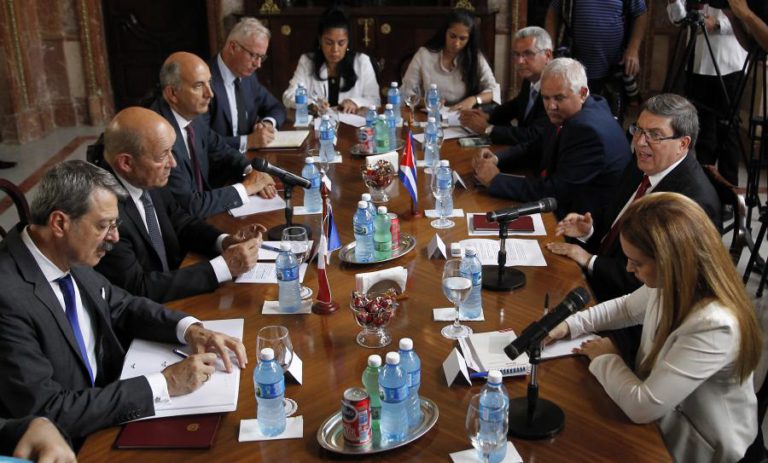 REFORÇO DE LAÇOS COM CUBA DOMINA VISITA DE CHEFE DA DIPLOMACIA FRANCESA