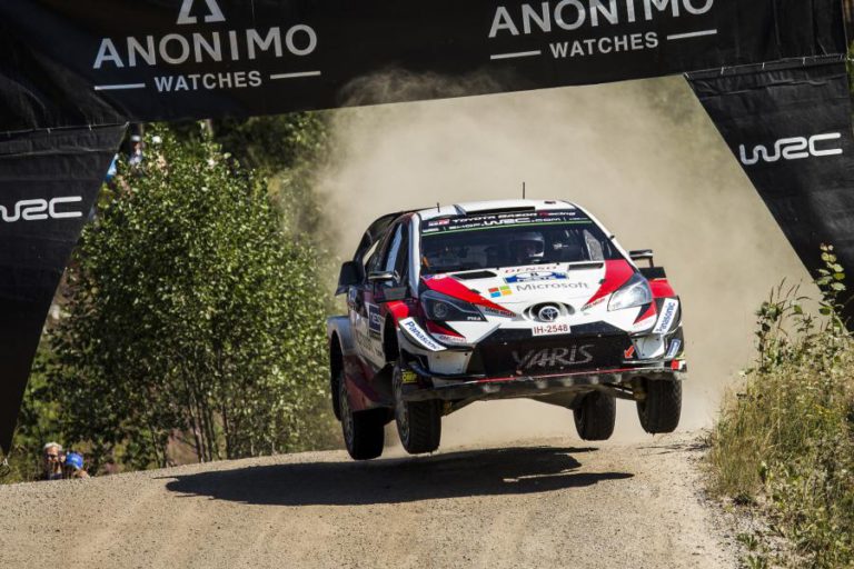 TÄNAK VENCE NA FINLÂNDIA E REENTRA NA LUTA PELO MUNDIAL DE RALIS