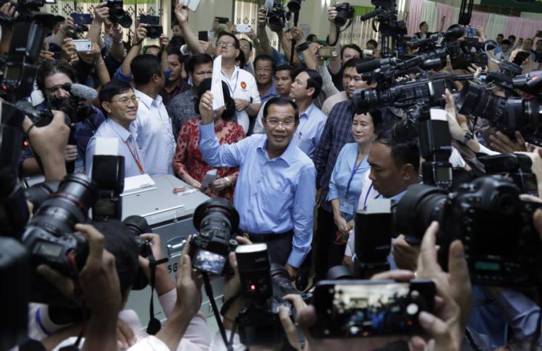 ABERTURA DAS ASSEMBLEIAS DE VOTO PARA AS LEGISLATIVAS NO CAMBOJA