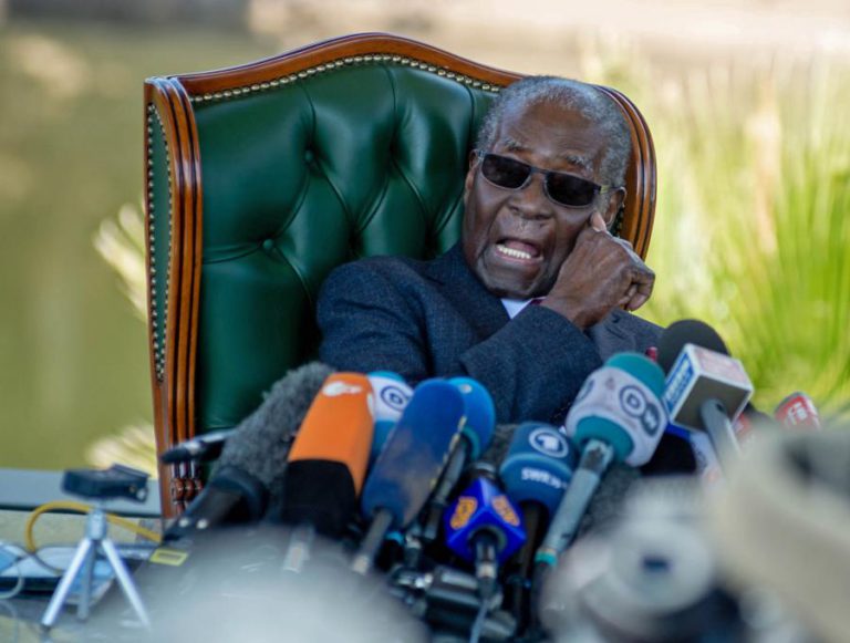 SUCESSÃO DE MUGABE É CENTRO DE ELEIÇÕES NO ZIMBABUÉ