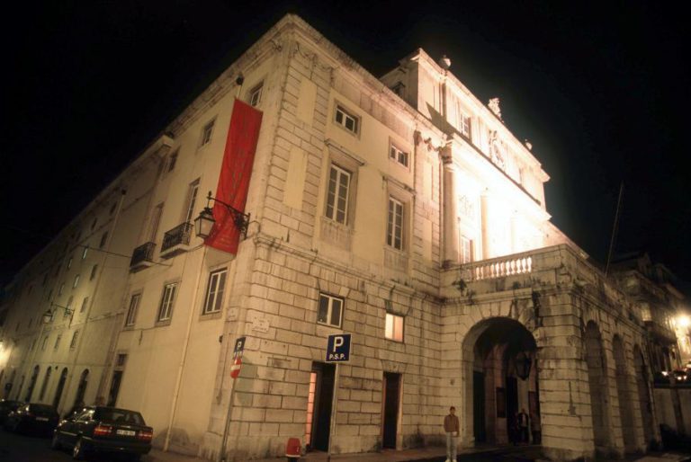 SINDICATO DIZ QUE HÁ INCUMPRIMENTO DA MISSÃO ARTÍSTICA NO TEATRO SÃO CARLOS E CNB