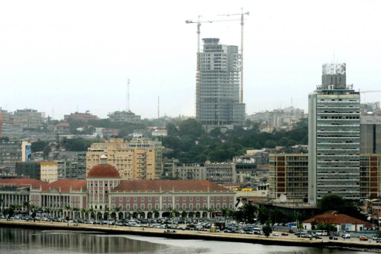 OPERAÇÕES POLICIAIS EM LUANDA TERMINAM COM 75 DETIDOS E DEZENAS DE APREENSÕES