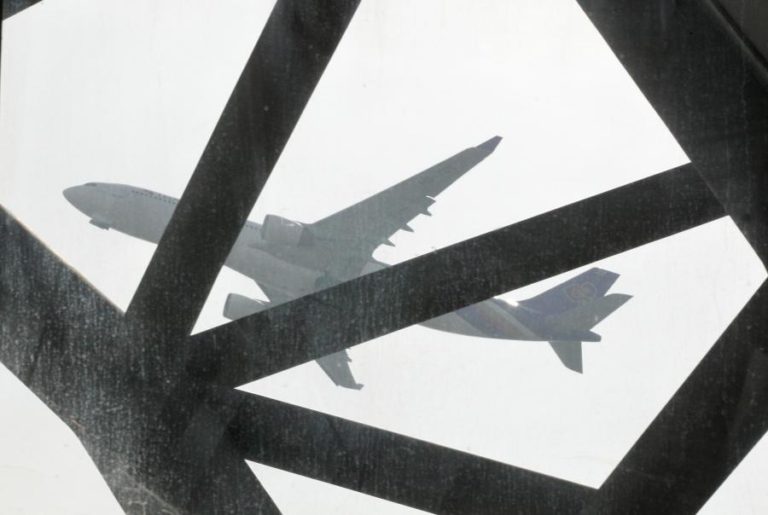 AMEAÇAS DE BOMBA EM TRÊS AVIÕES FORÇAM ATERRAGENS NO PERU E NO CHILE